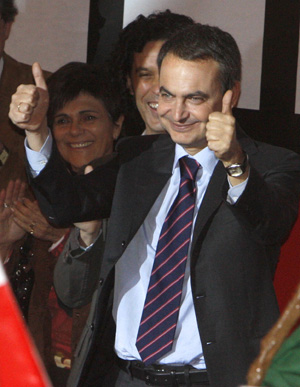 Victoria ajustada de Zapatero, que queda otra vez en manos de los nacionalistas